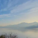 Mid Of Nature ' Bella Vista Maggiore Mit Traumhaften Seeblick, Terrasse Und Grossen Garten Гиффа