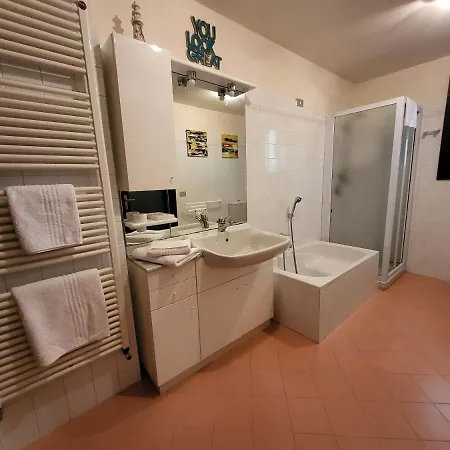 Nyaraló Mid Of Nature ' Bella Vista Maggiore Mit Traumhaften Seeblick, Terrasse Und Grossen Garten Ghiffa