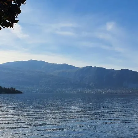 Mid Of Nature ' Bella Vista Maggiore Mit Traumhaften Seeblick, Terrasse Und Grossen Garten Nyaraló