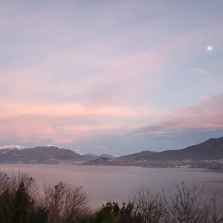 Mid Of Nature ' Bella Vista Maggiore Mit Traumhaften Seeblick, Terrasse Und Grossen Garten 기파