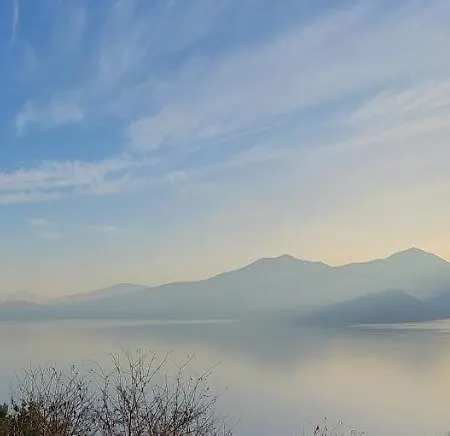 Mid Of Nature ' Bella Vista Maggiore Mit Traumhaften Seeblick, Terrasse Und Grossen Garten 기파