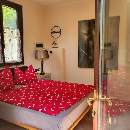 Mid Of Nature ' Bella Vista Maggiore Mit Traumhaften Seeblick, Terrasse Und Grossen Garten Nyaraló