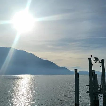 Mid Of Nature ' Bella Vista Maggiore Mit Traumhaften Seeblick, Terrasse Und Grossen Garten Nyaraló *