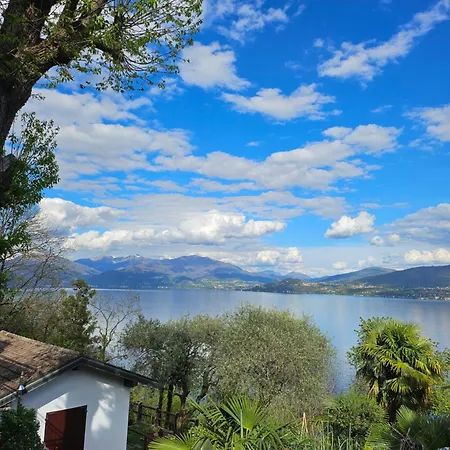 Mid Of Nature ' Bella Vista Maggiore Mit Traumhaften Seeblick, Terrasse Und Grossen Garten Nyaraló Ghiffa