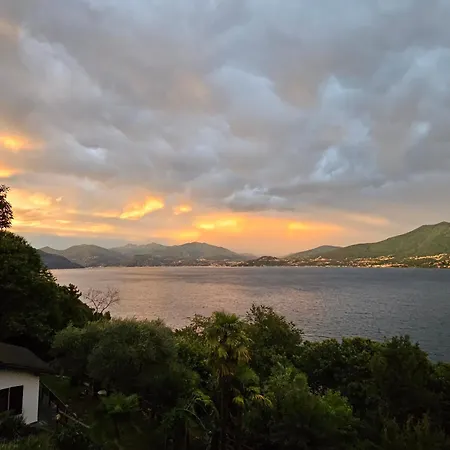 펜션 Mid Of Nature ' Bella Vista Maggiore Mit Traumhaften Seeblick, Terrasse Und Grossen Garten 기파