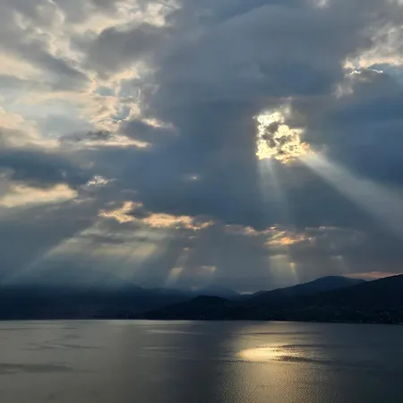 Mid Of Nature ' Bella Vista Maggiore Mit Traumhaften Seeblick, Terrasse Und Grossen Garten 펜션