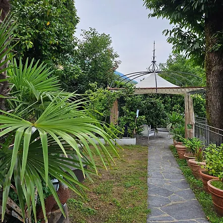 Nyaraló Mid Of Nature ' Bella Vista Maggiore Mit Traumhaften Seeblick, Terrasse Und Grossen Garten