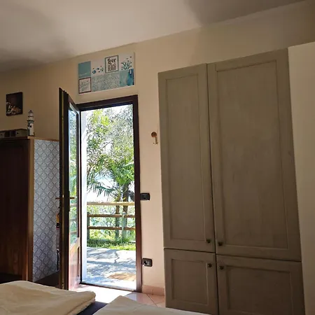 Mid Of Nature ' Bella Vista Maggiore Mit Traumhaften Seeblick, Terrasse Und Grossen Garten 펜션 기파