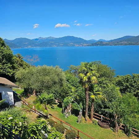 Mid Of Nature ' Bella Vista Maggiore Mit Traumhaften Seeblick, Terrasse Und Grossen Garten Nyaraló