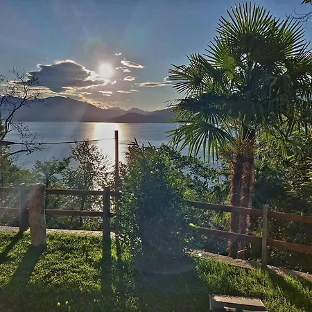 Mid Of Nature ' Bella Vista Maggiore Mit Traumhaften Seeblick, Terrasse Und Grossen Garten 펜션 기파
