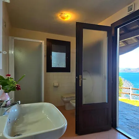 بيت للعطل Mid Of Nature ' Bella Vista Maggiore Mit Traumhaften Seeblick, Terrasse Und Grossen Garten