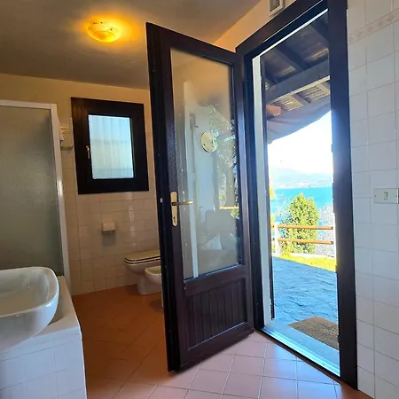 Mid Of Nature ' Bella Vista Maggiore Mit Traumhaften Seeblick, Terrasse Und Grossen Garten 펜션 기파