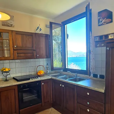 Mid Of Nature ' Bella Vista Maggiore Mit Traumhaften Seeblick, Terrasse Und Grossen Garten * 기파