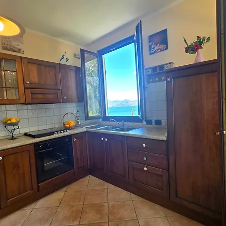 Mid Of Nature ' Bella Vista Maggiore Mit Traumhaften Seeblick, Terrasse Und Grossen Garten * 기파