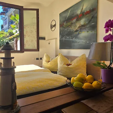 Mid Of Nature ' Bella Vista Maggiore Mit Traumhaften Seeblick, Terrasse Und Grossen Garten 펜션