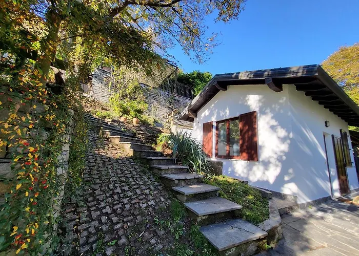 Mid Of Nature ' Bella Vista Maggiore Mit Traumhaften Seeblick, Terrasse Und Grossen Garten Ghiffa