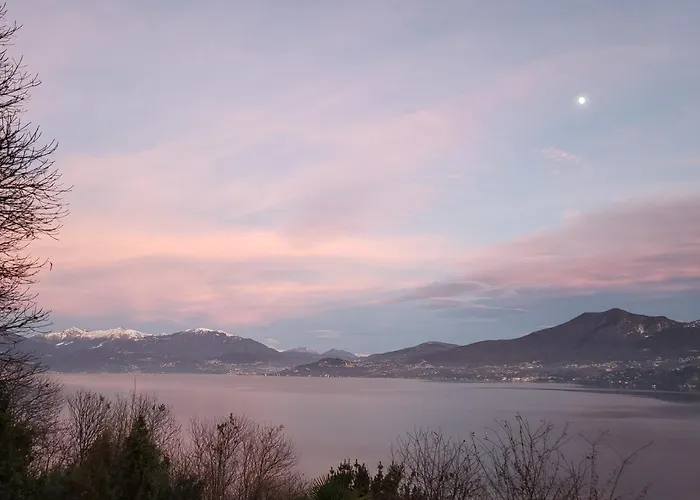 Mid Of Nature ' Bella Vista Maggiore Mit Traumhaften Seeblick, Terrasse Und Grossen Garten Ghiffa