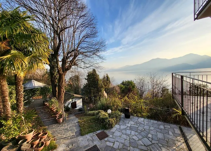 펜션 Mid Of Nature ' Bella Vista Maggiore Mit Traumhaften Seeblick, Terrasse Und Grossen Garten