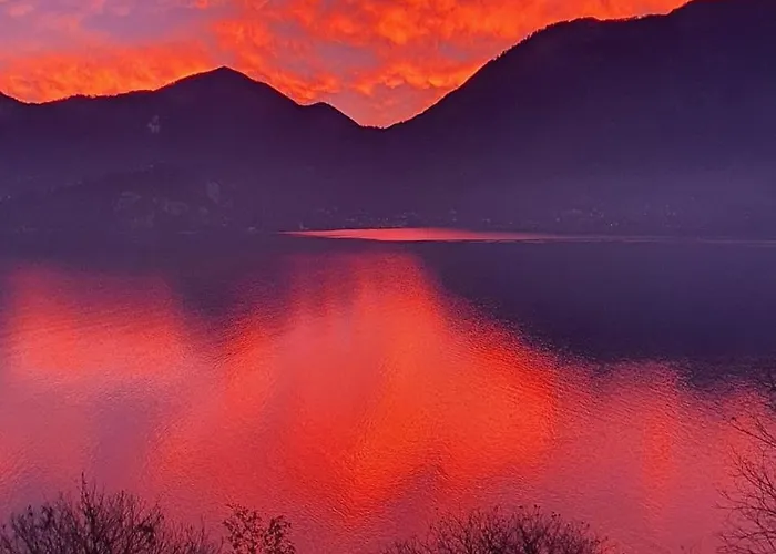 Dom wakacyjny Mid Of Nature ' Bella Vista Maggiore Mit Traumhaften Seeblick, Terrasse Und Grossen Garten *