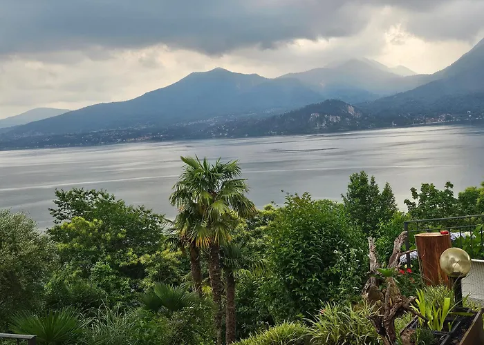 Dom wakacyjny Mid Of Nature ' Bella Vista Maggiore Mit Traumhaften Seeblick, Terrasse Und Grossen Garten Ghiffa