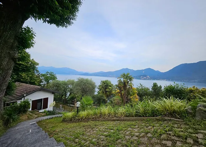 Mid Of Nature ' Bella Vista Maggiore Mit Traumhaften Seeblick, Terrasse Und Grossen Garten * Ghiffa